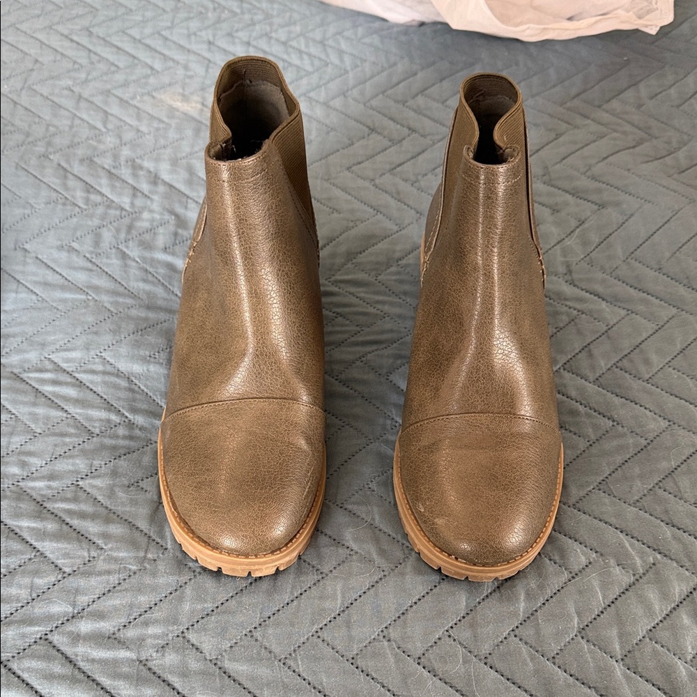 Women's Tan/Green Olive Ankle Boots
